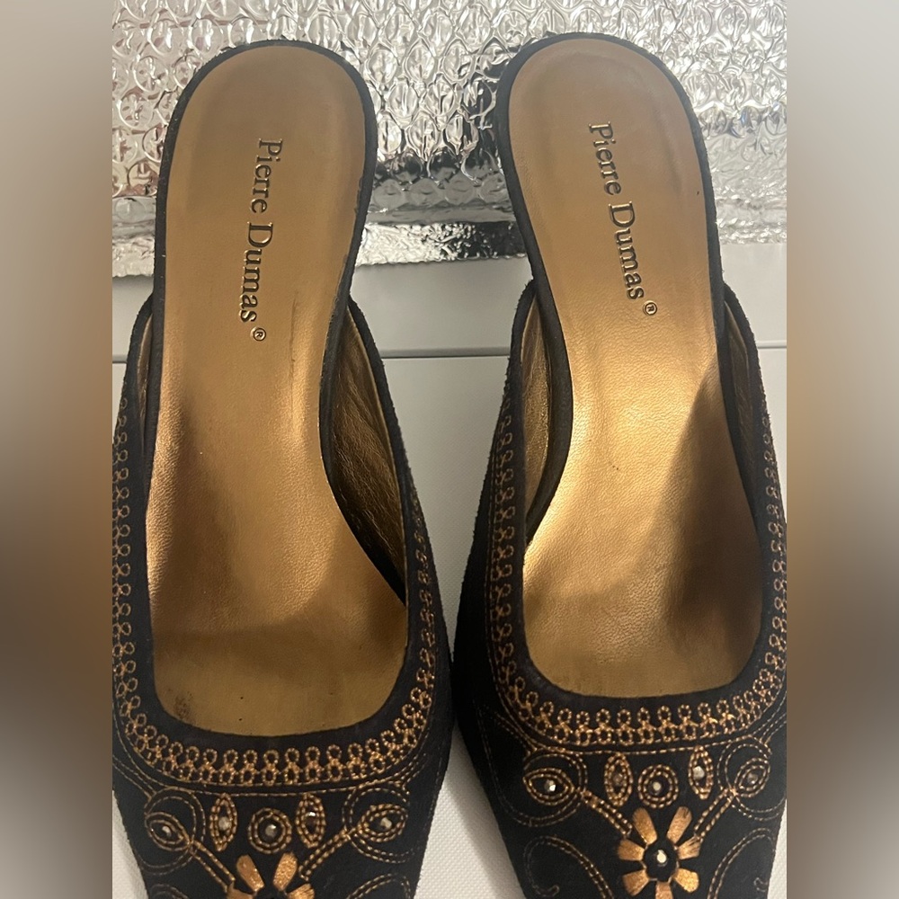 Pierre Dumas Sz 8.5 Black intricate embroidery on suede, Pointed Toe Heels Mules - Picture 4 of 9